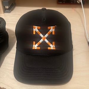 Off white hat